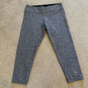 Victoria’s Secret PINK ultimate Capri leggings